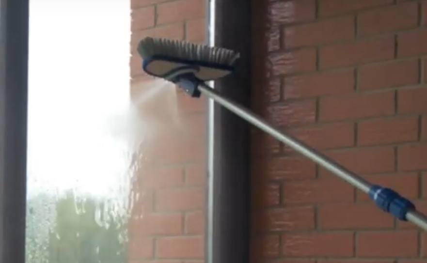 Weyer-Brush-Waschb-rste-in-Spr-hfunktion_Fenster