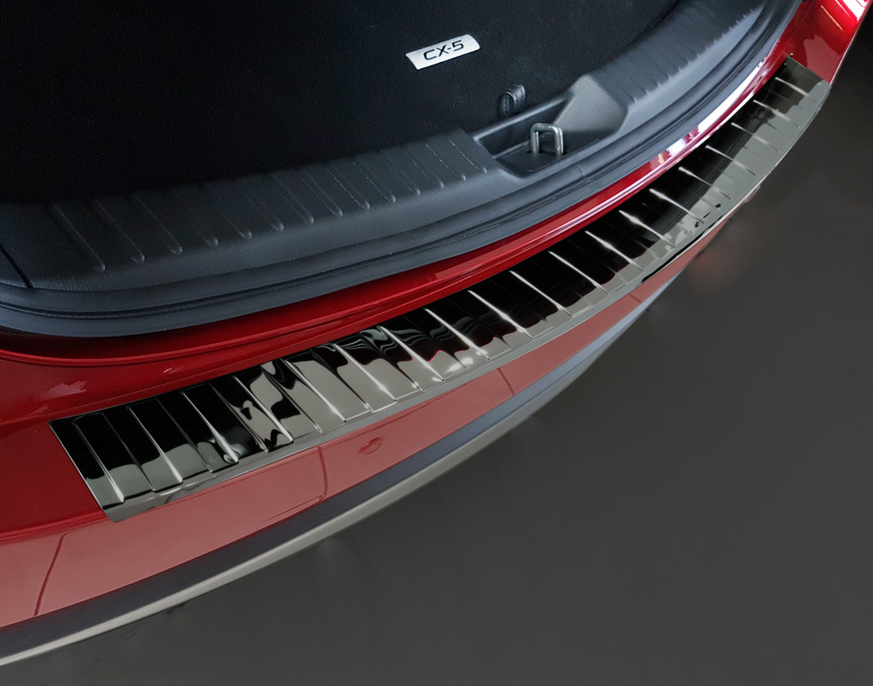 55006-Weyer-Edelstahl-Ladekantenschutz-Mazda-CX-5-II-black-Hochglanz-1