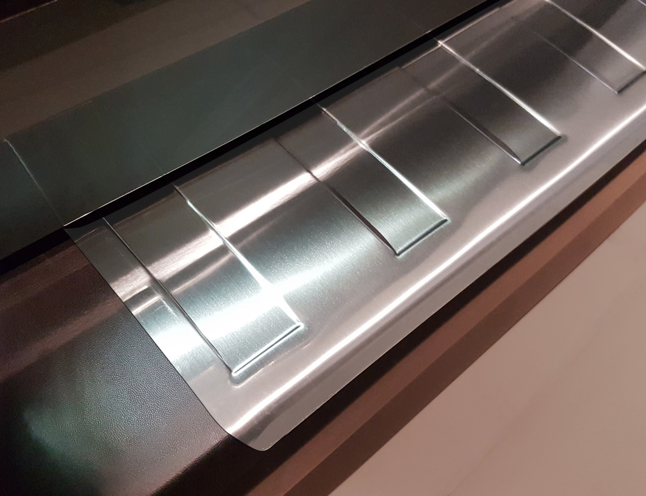 44701-Weyer-Ladekantenschutz_lang_Renault-Trafic_Opel-Vivaro-3-jpg