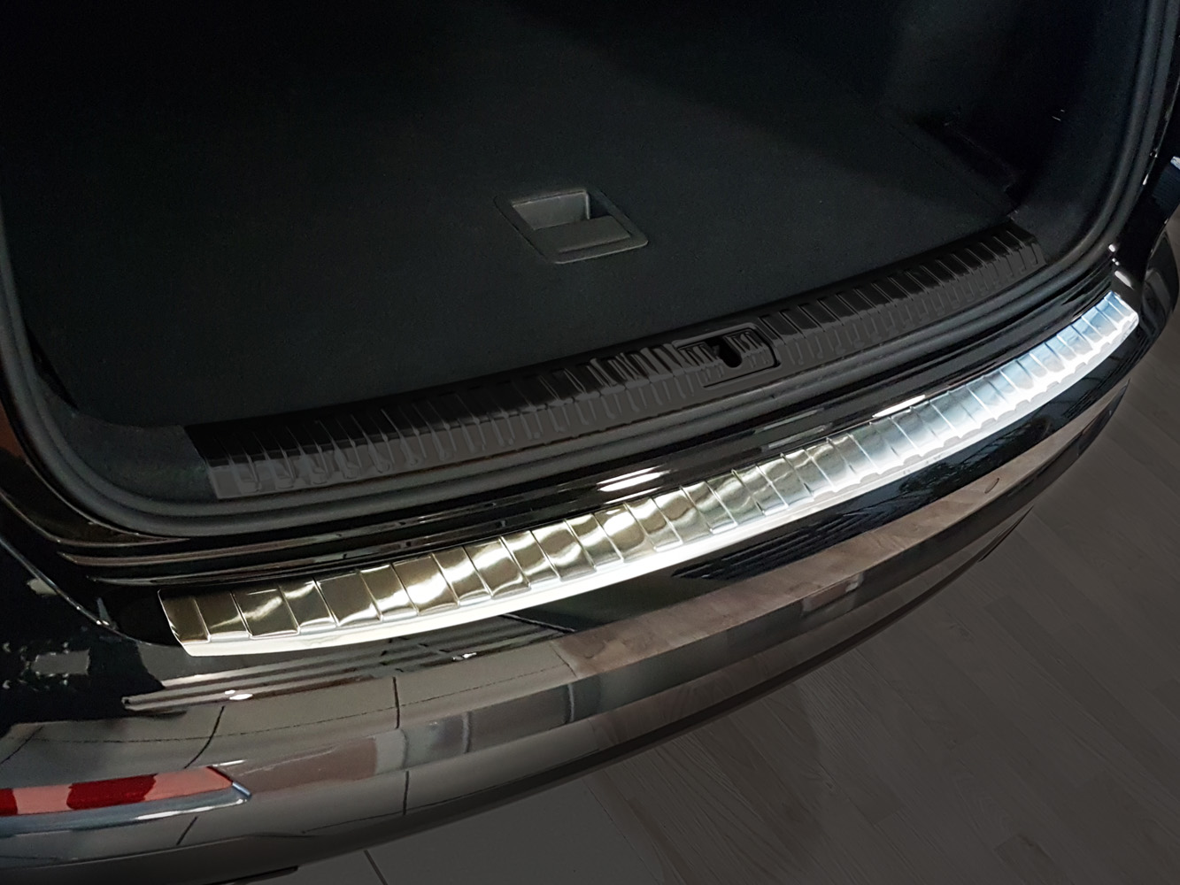 44331Weyer-Edelstahl-Ladekantenschutz-Audi-Q3-ab-2018-1