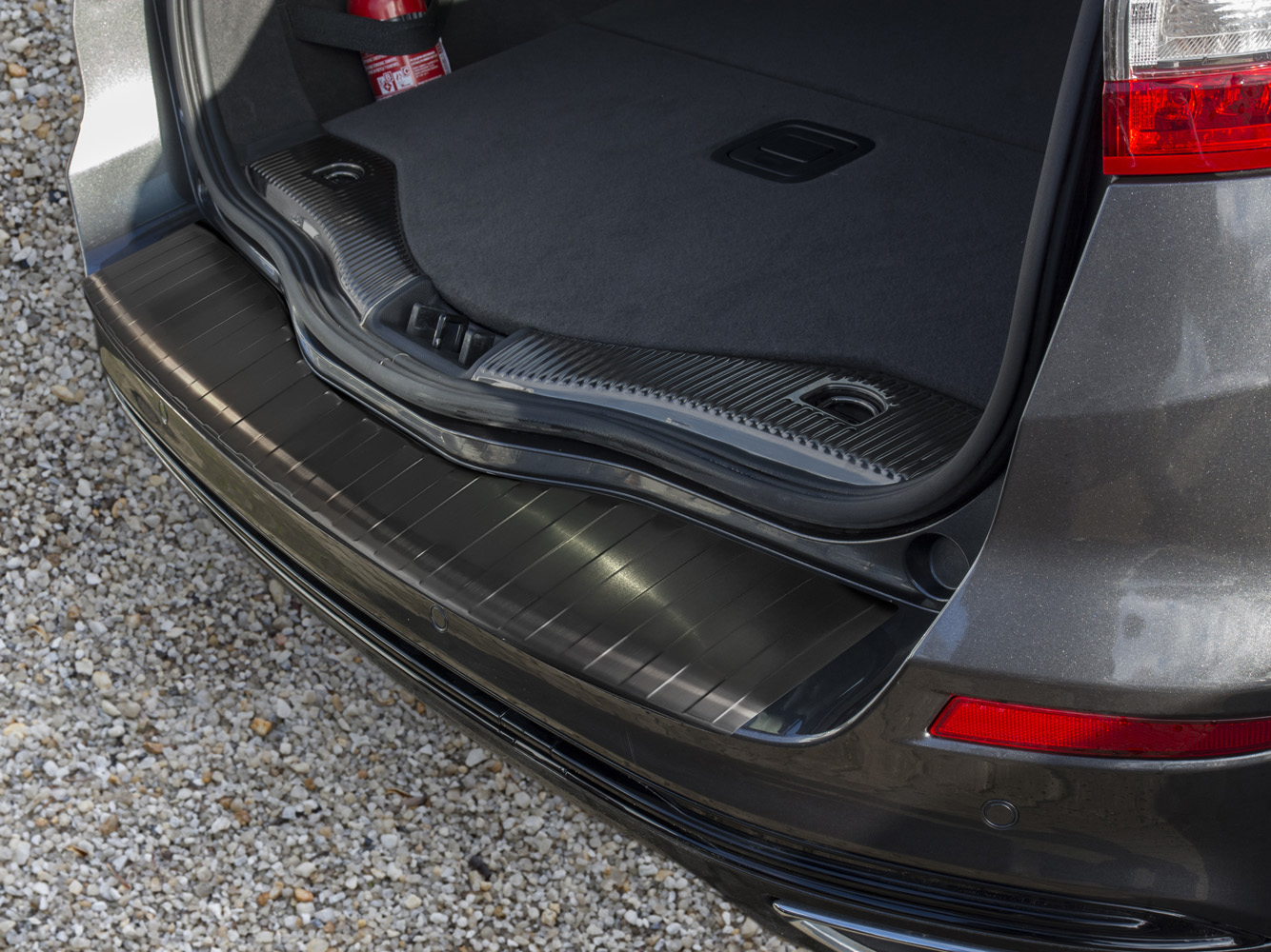 43045_Weyer-Edelstahl-Ladekanteschutz-Ford_Mondeo_MK_5_Kombi_5_graphitejpg-1