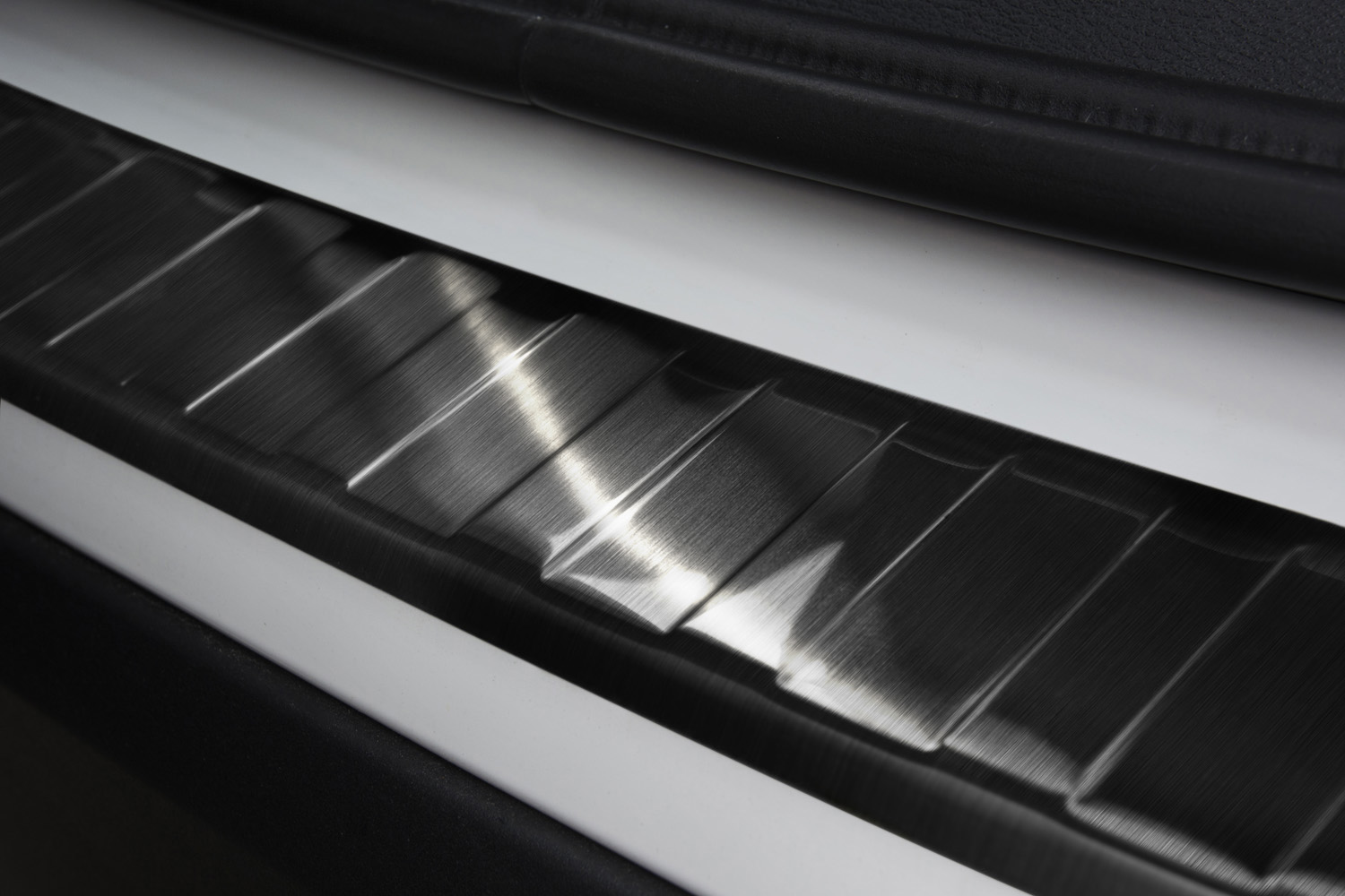 43113_Weyer-Ladekantenschutz-BMW-X1-F48-1