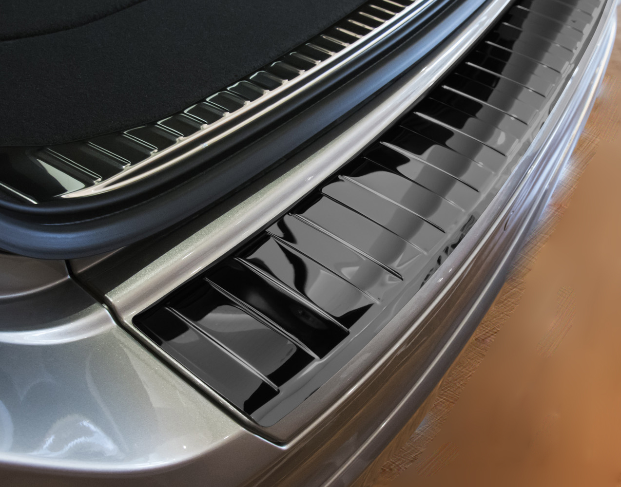 55010-Weyer-Edelstahl-Ladekantenschutz-Volvo-XC-60-black-Hochglanz
