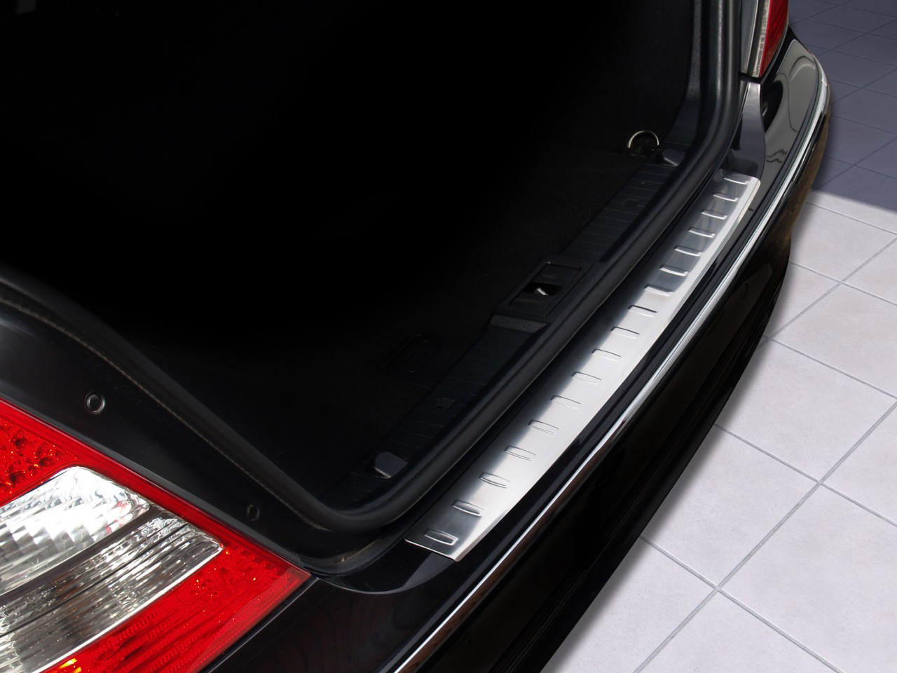 44660_Ladekantenschutz-Merc_E-Klasse_W211_Limousine-2-1280x1280