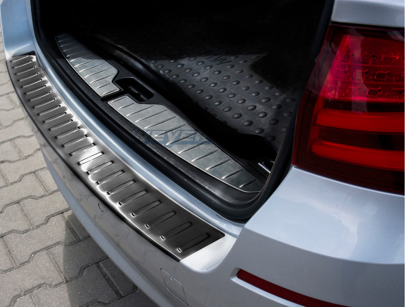 43009-Ladekantenschutz-BMW-5-Turning-4