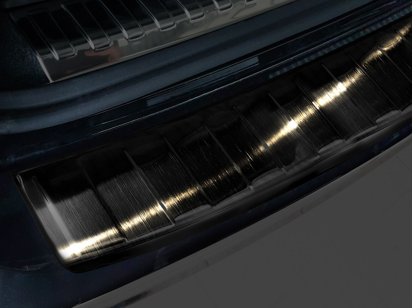 43192Weyer-Edelstahl-Ladekantenschutz-Audi-A6-C8-Avant-Black