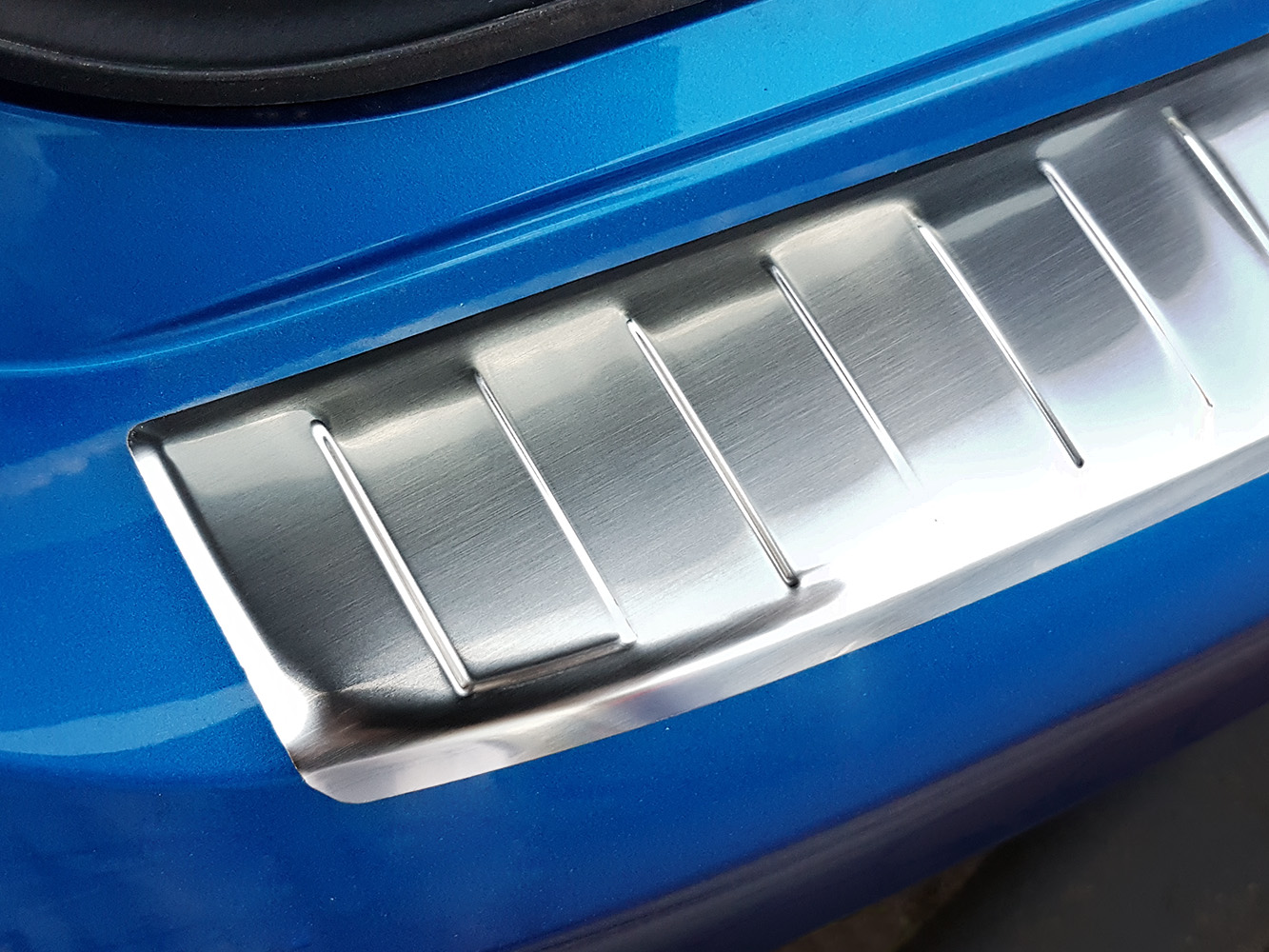 44413%20Weyer-Edelstahl_Ladekantenschutz-Ford%20Focus%20HB.jpg?ts=1728386691