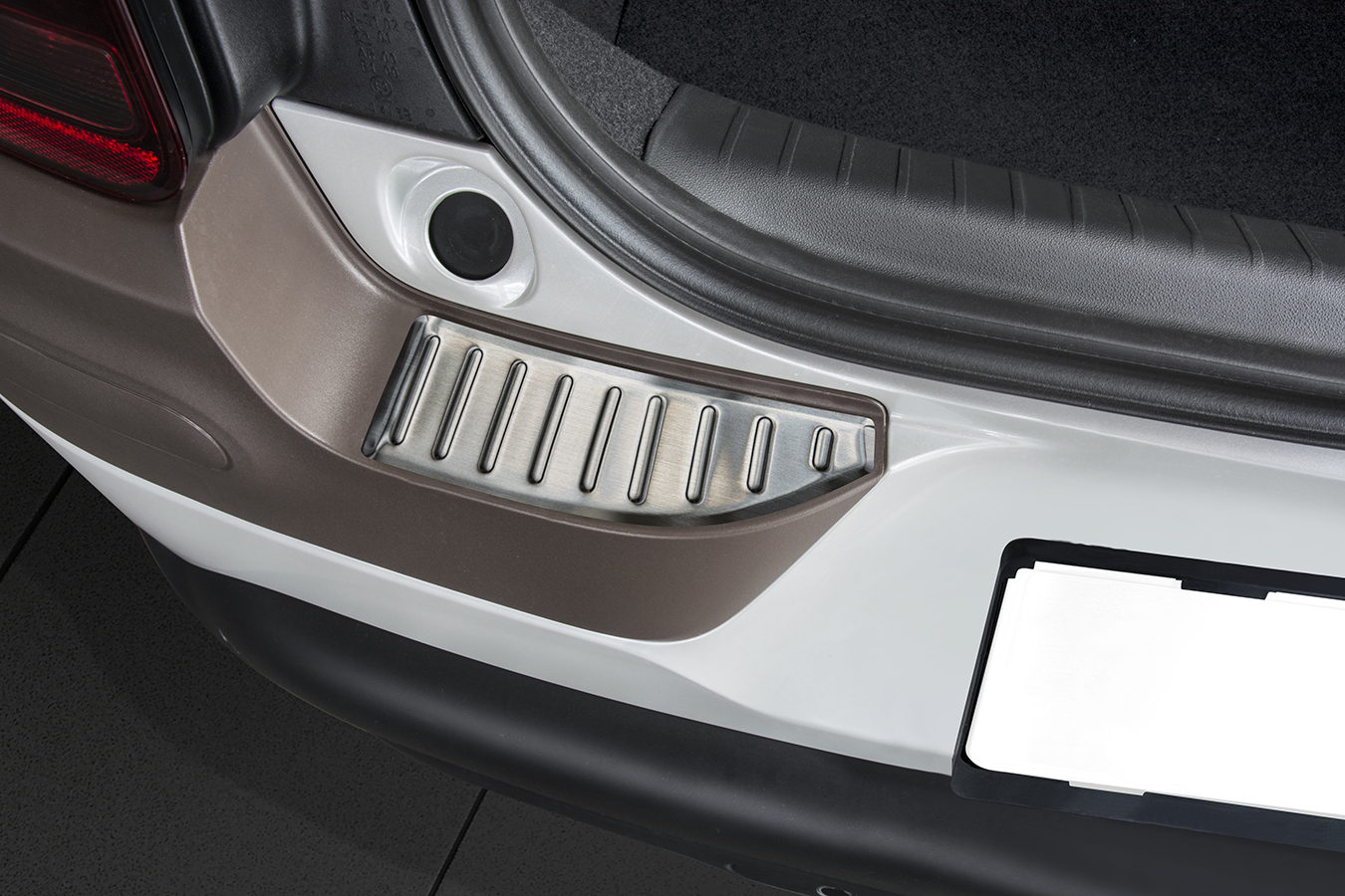 44113_Ladekantesnchutz_Citroen-C4_Cactus-1