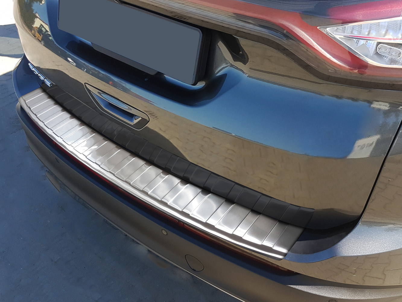 44125-Weyer-Ladekantenschutz-Ford-Edge-1