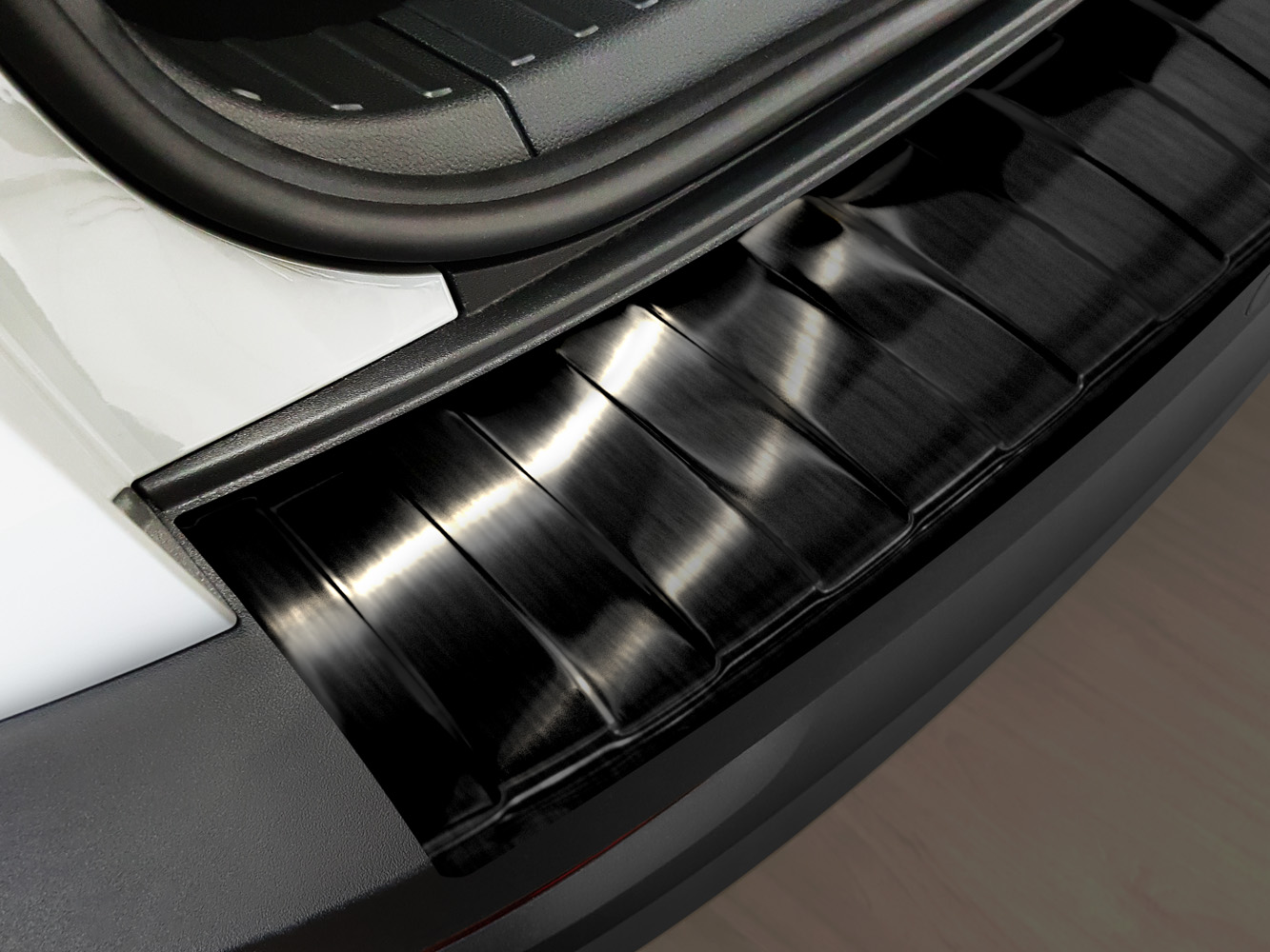 43195Weyer-Edelstahl-Ladekantenschutz-Skoda-Karoq-Black-1