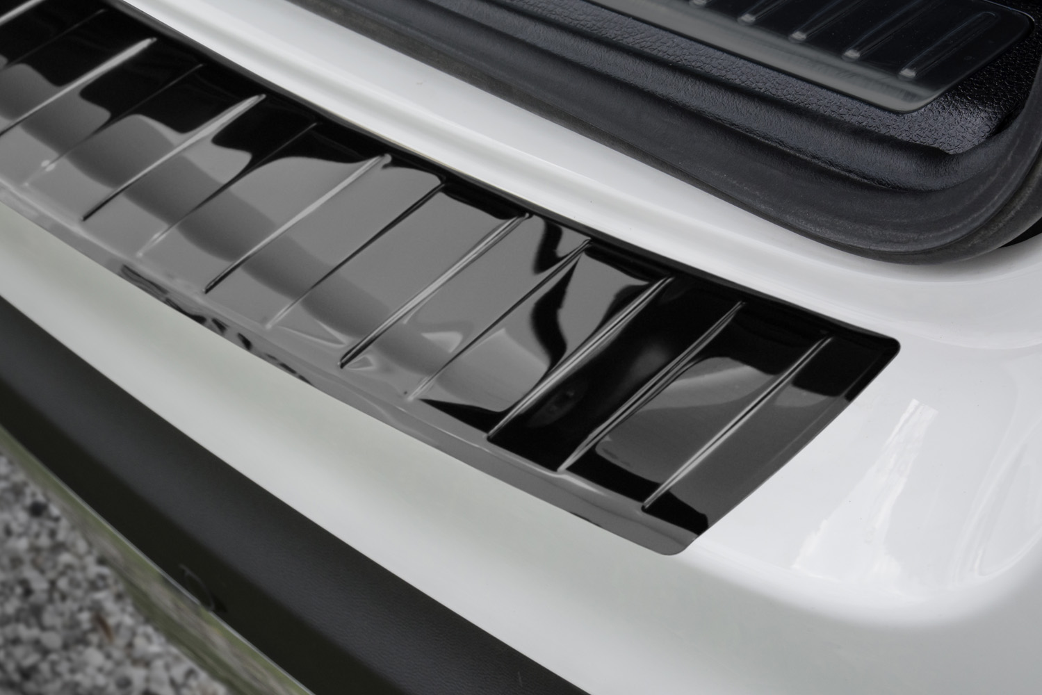 55021-Weyer-Edelstahl-Ladekantenschutz-Mercedes-GLC_black-hochglanz