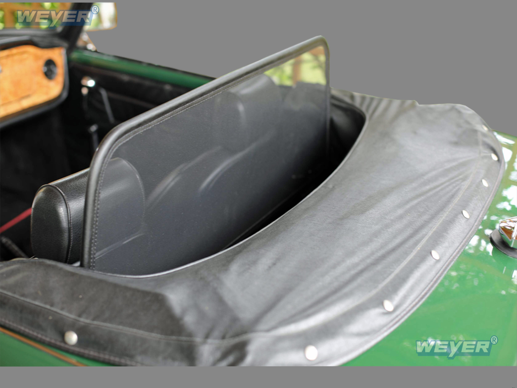 1046-Weyer-Windschott-Triumph-TR6-3