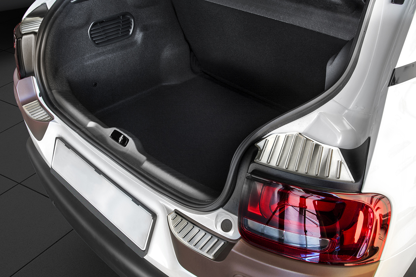 44113_Ladekantesnchutz_Citroen-C4_Cactus-2