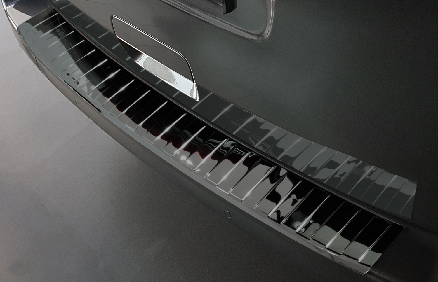 55014-Weyer-Edelstahl-Ladekantenschutz-Citroen-SpaceTourer-5_black-Hochglanz
