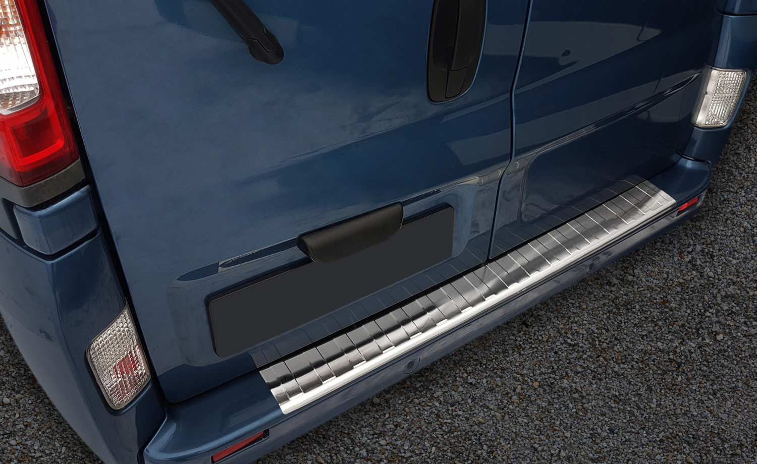 44704-Weyer-Ladekantenschutz-Renault-Traffic-Opel-Vivaro-3