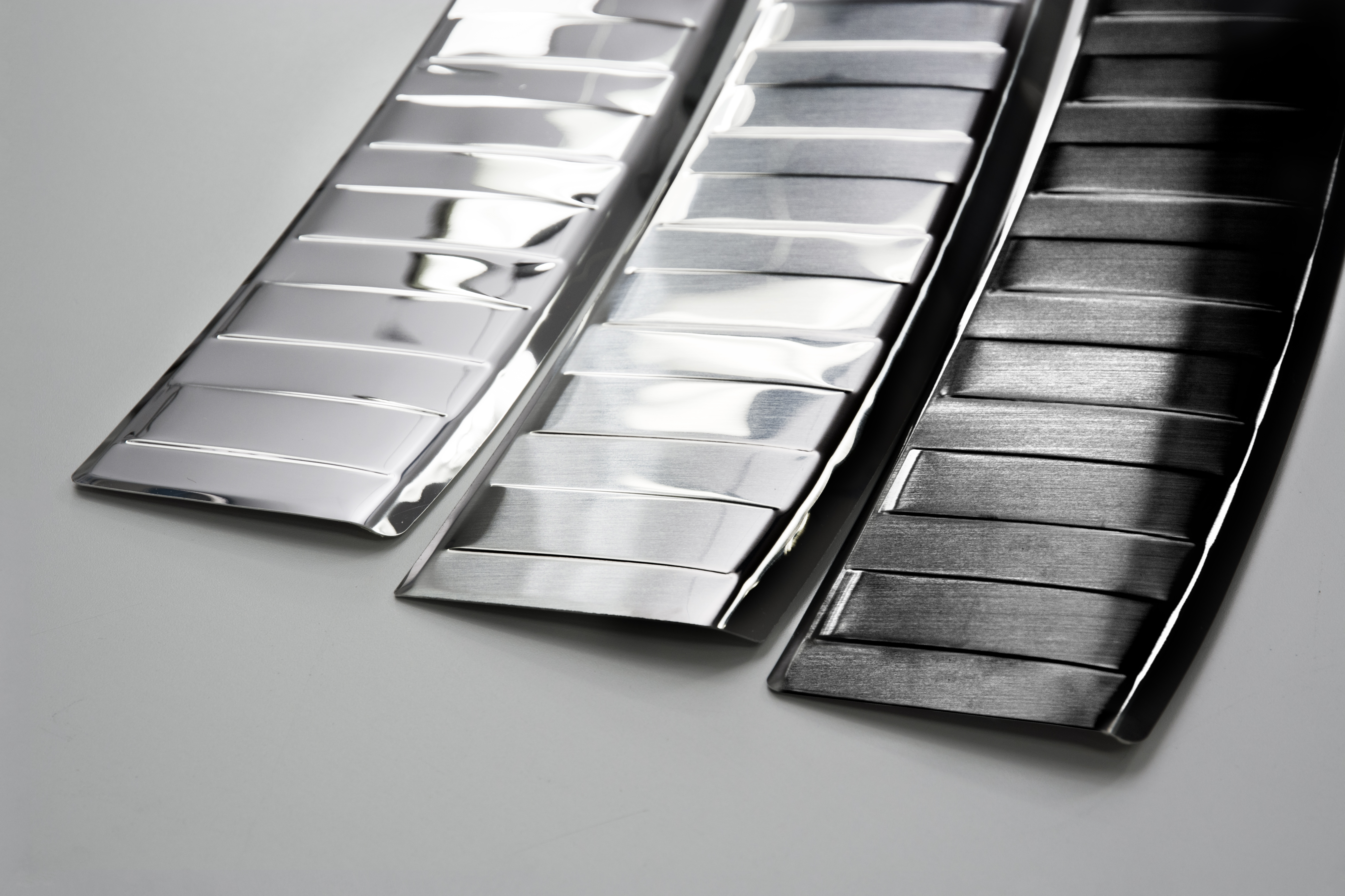 Weyer-Ladekantenschutz_3-Qualit-ten_hochglanz_geb-rstet_grahite-Black_10-3-23