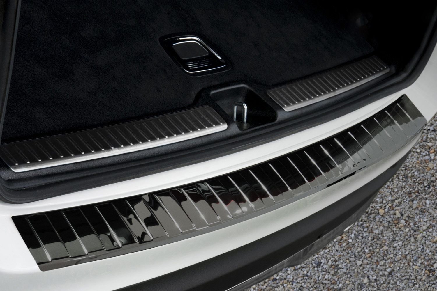 55021-Weyer-Edelstahl-Ladekantschutz-Mercedes-GLC_black-hochglanz_1