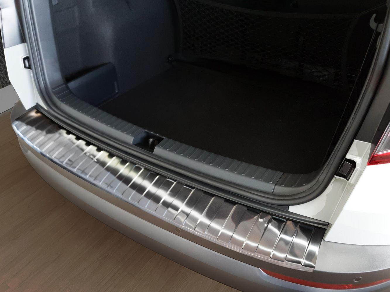 44188-Weyer-LDK_Skoda-Karoq_black-4