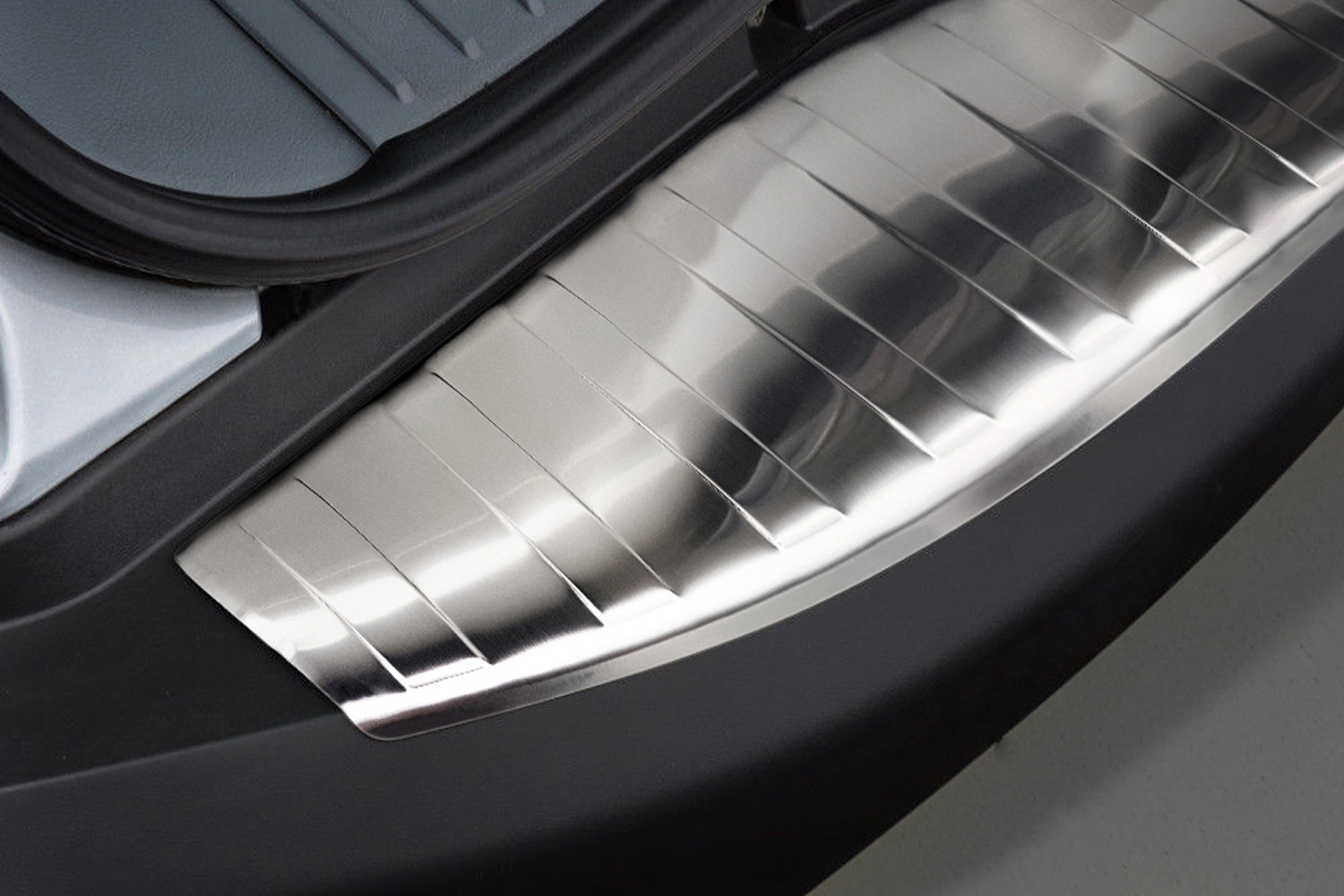 44208_Weyer-Edelstahl-Ladekantenschutz_Ford-S-Max