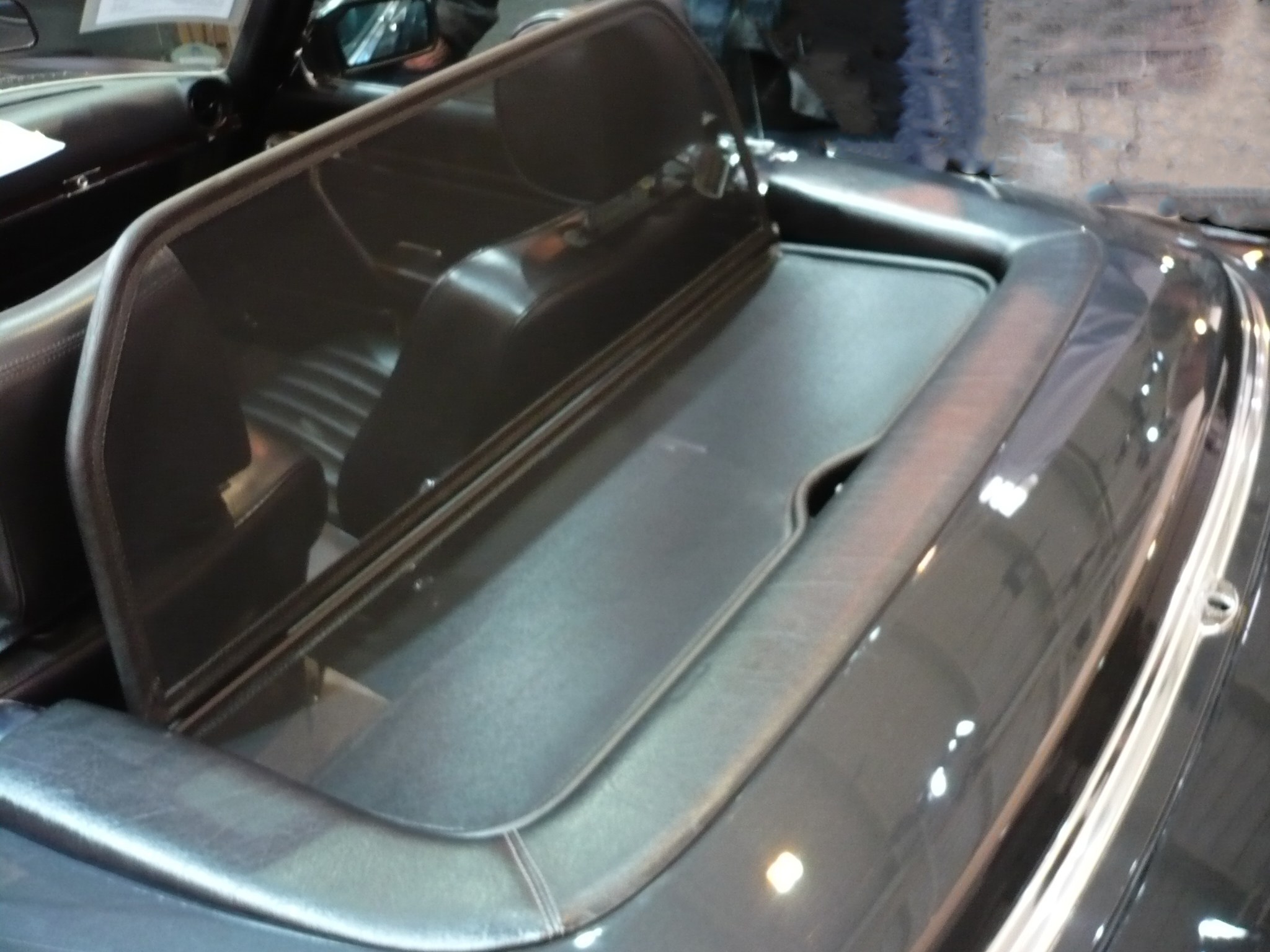 1074-Weyer-Windschott-Mercedes-W107-mit-Notsitz